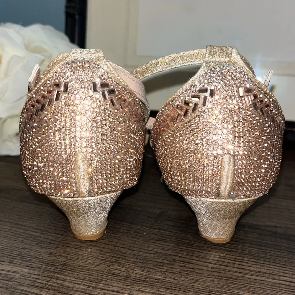 FABULOUS Youth Girls Dress Pump w Ankle Straps Rose Gold EUC sz Big Kids 4 EUC